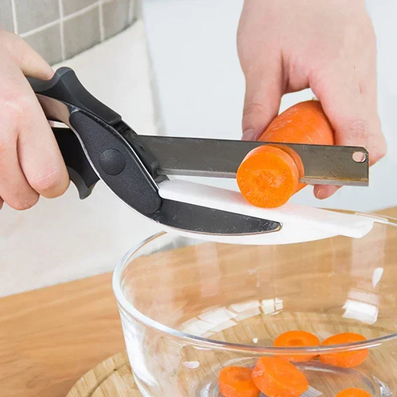 Kitchen Food Cutter Scissors with Integrated Cutting Board